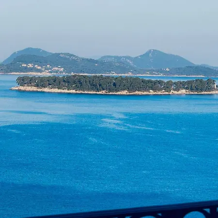 Διαμέρισμα Seaside With Views, Balcony,terrace Ντουμπρόβνικ