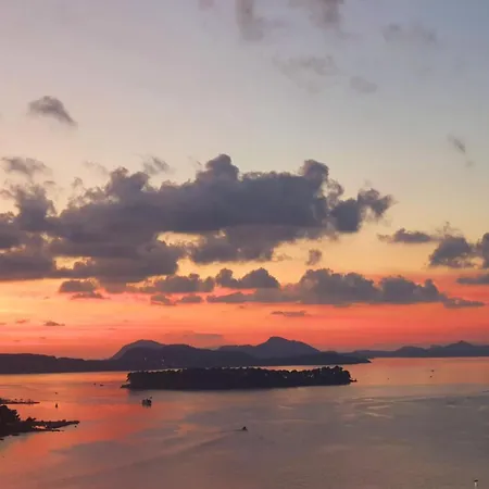 Διαμέρισμα Seaside With Views, Balcony,terrace *